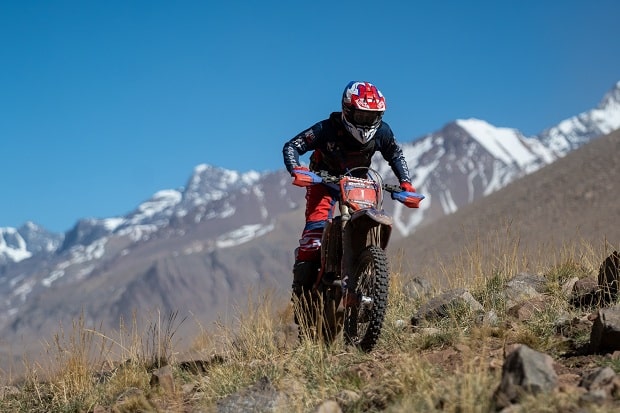 Nico Pucci pinto color oro el Aconcagua Enduro Challenge por tercera vez